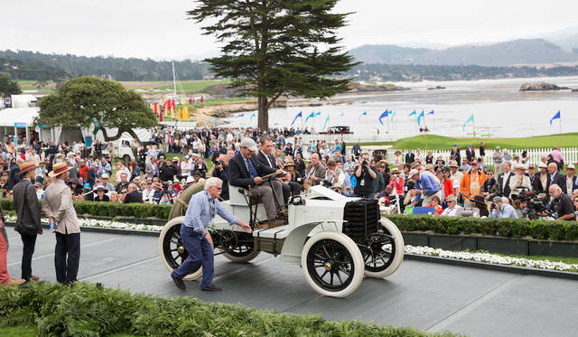 Pebble Beach Concours d’Elegance 2016 |ペブルビーチ・コンクールデレガンス 2016 020 スタンフォード大学で自動車史を勉強するカリキュラム「レブス・プログラム・アット・スタンフォード賞」はフロントエンジン/後輪駆動のメカニカルレイアウトを実現し米国のレースですぐれた成績を残したパンアール・エ・ルバソールのタイプB1レースカー(1901年)に Copyright © Kimball Studios / Courtesy of Pebble Beach Concours d'Elegance