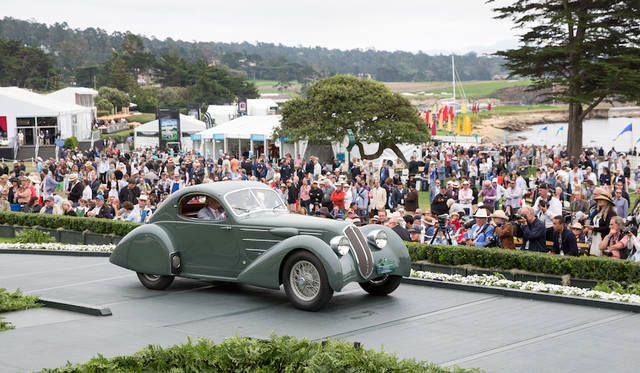 Pebble Beach Concours d’Elegance 2016 |ペブルビーチ・コンクールデレガンス 2016 023 性能とエレガントなスタイルを両立させたクルマの「ビテス=エレガンス・トロフィ」を受賞したランチア・アストゥーラ・アエロディナミコ・カスターニャ・クーペ(33年にアルファのシャシーで発表されて35年に新しいシャシーに載せ替えられた) Copyright © Kimball Studios / Courtesy of Pebble Beach Concours d'Elegance