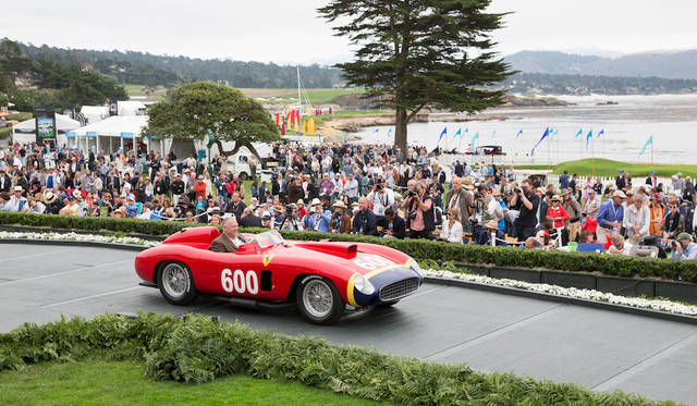 Pebble Beach Concours d’Elegance 2016 |ペブルビーチ・コンクールデレガンス 2016 010 現存するベスト・フェラーリにという「エンツォ・フェラーリ・トロフィ」を獲得したフェラーリ290MMスカリエッティ・スパイダー(56 年) Copyright © Kimball Studios / Courtesy of Pebble Beach Concours d'Elegance