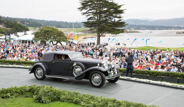 Pebble Beach Concours d’Elegance 2016 |ペブルビーチ・コンクールデレガンス 2016 029 スタッツDV32ルバロン・コンバーチブル・ビクトリア(31年)が獲得した「エレガンス・イン・モーション・トロフィ」は走っている姿が美しいと考えられる車両であり同時期に公道で開催されるペブルビーチ・トゥールデレガンスで完走しなくてはいけない Copyright © Kimball Studios / Courtesy of Pebble Beach Concours d'Elegance