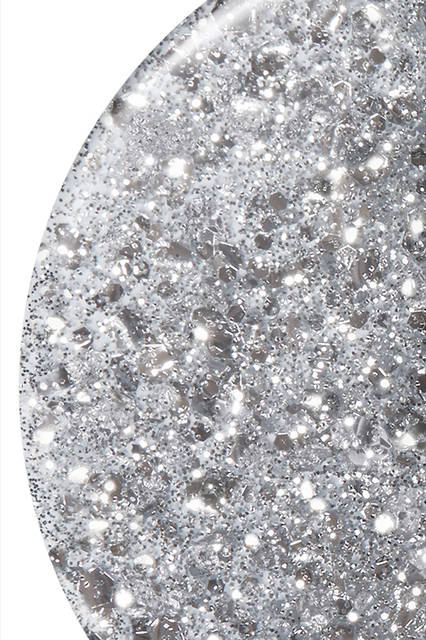 バーバリー ネイルポリッシュ 3色 306 (Ruby Glitter) /451 (Gold Glitter）/453 (Silver Glitter) 各2500円（税抜）