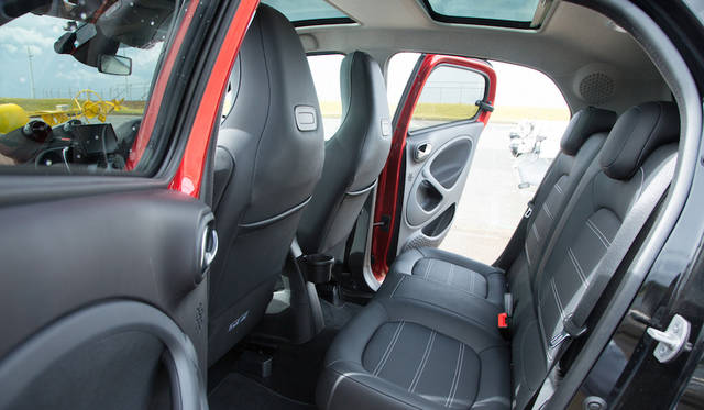 ターボはパノラミックルーフ標準装備