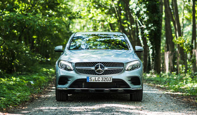 ダイヤモンドグリルにシングルバーのグリルが目を惹く