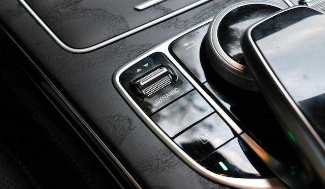 ドライビングモード切替え機構のダイナミックセレクトを備えスポーツプラスからエコまで5段階が選べる