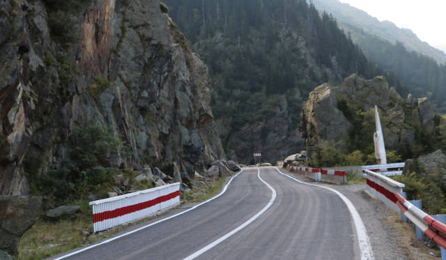 ルーマニアの魅力は空いた山岳路が多いところ