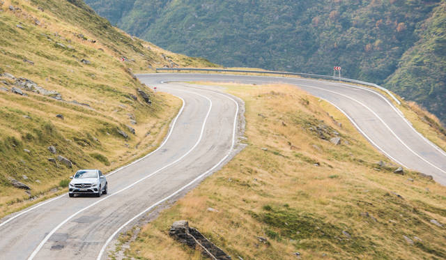 チャウチェスク政権時代に作られたトランスファガラシャンの山岳路