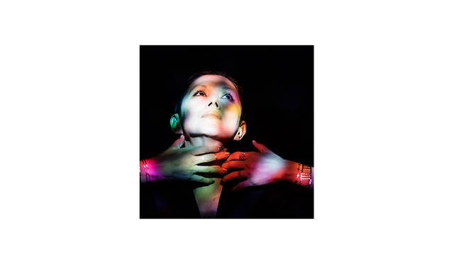 Mari-Natsuki_need-credit_R2 <strong>Mari Natsuki<br>夏木マリ</strong><br>©HIRO KIMURA<br><br>73年デビュー。93 年よりコンセプチュアルアートシアター「印象派」スタート。09年支援活動「One of Loveプロジェクト」設立。<br>本年11/13清水寺「経堂」にて『PLAY×PRAY』を文化奉納。2017年3月・4月、東京・京都・パリにて「印象派NÉO vol.3 不思議の国の白雪姫」公演が決定。<br>http://www.natsukirock.com<br>