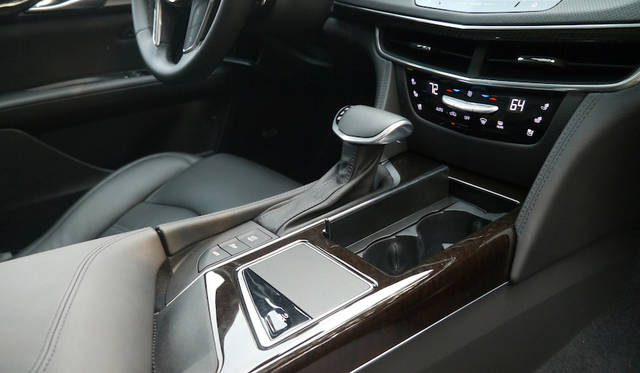 ソフトな触感のレザーで張られたバケットシート