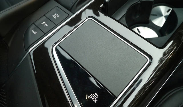 マートフォン用のワイヤレスチャージングシステム