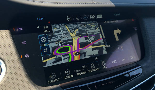 タッチ式のインフォテイメントシステムのモニター