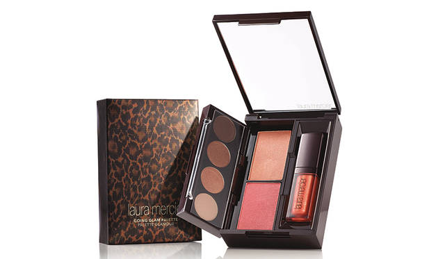 <strong>ゴーインググラムパレット 2016</strong><br /> 憧れのグラムロックを叶える、唯一無二のパレット<br /> アイ、リップ、チークカラーがひとつのパレットにセットされ、艶やかでグラマラスなフェイスを演出します。パーティーなど華やかな場面が多くなる時期にあると役立つマストハブアイテム。<br /> 【セット内容】 <br /> 価格｜6800円(税別）<br /> 発売日｜11月1日(火)数量限定発売<br /> <br /> 【セット内容】<br /> ■アイカラー マット<br /> ・バニラナッツ（限定色） ・コーヒーグランド<br /> ■アイカラー ラスター<br /> ・スティールピンク（限定色） ・ブドワール（限定色）<br /> ■セカンドスキンチークカラー<br /> ・ベリーニ（限定色) ・ポエジー（限定色)<br /> ■リップグラッセ<br /> ・ベリーニ ※ミニサイズ<br />