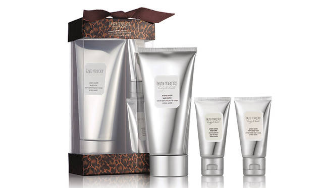 <strong>ホーム&アウェイ アンバーバニラ コレクション 2016</strong><br /> ご⾃宅でも、外出先でもリッチな⾹りとテクスチャーが楽しめる<br /> 冬に嬉しい⾼保湿⼒のボディバターがお得なキットで登場。ボディバターの現品サイズとトラベルサイズに、ボディウォッシュのトラベルサイズまでセットになったお得なコレクション。組み合わせてご使⽤いただくことでよりリッチで濃厚な⾹りを⻑くお楽しみ頂けます。<br /> 【セット内容】 <br /> 価格｜3800円(税別）<br /> 発売日｜11月1日(火)数量限定発売<br /> <br /> 【セット内容】<br /> ■ボディバター アンバーバニラ （170g）<br /> ■ボディバター アンバーバニラ ミニ（30g）<br /> ■クリームボディウォッシュ アンバーバニラ ミニ（30mL）<br />