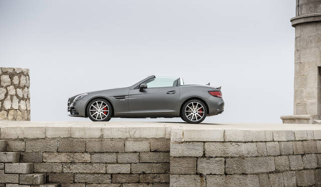 バリオルーフは時速40km/hまでなら走行中の開閉可能