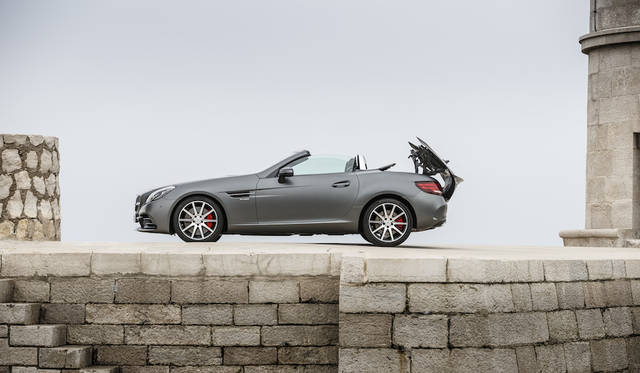 バリオルーフは時速40km/hまでなら走行中の開閉可能