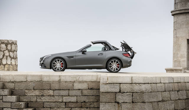 バリオルーフは時速40km/hまでなら走行中の開閉可能