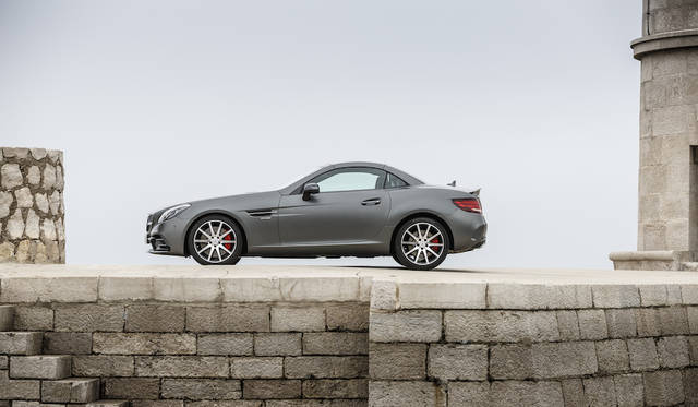 バリオルーフは時速40km/hまでなら走行中の開閉可能