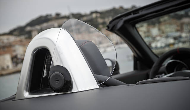 ロールオーバーバーがスポーティな雰囲気