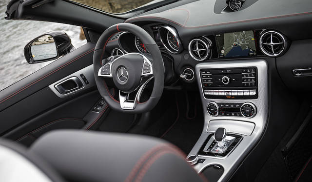 エアコンなどのコントロール類は従来からのオーナーなら戸惑うことはない