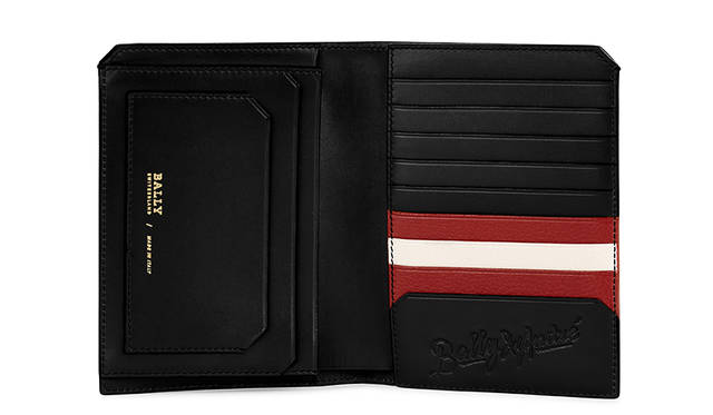 LEATHER POUCH 8万9000円（税別）