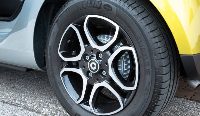 ホイールのリム径は15インチ