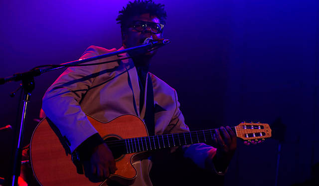 SONZEIRA（ソンゼイラ）マルコス・ヴァーリ