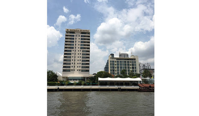 花に溢れた館内