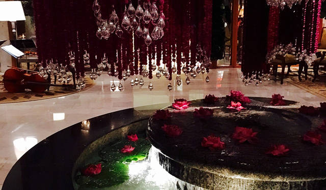 花に溢れた館内