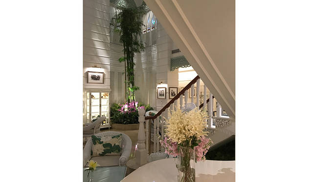 花に溢れた館内