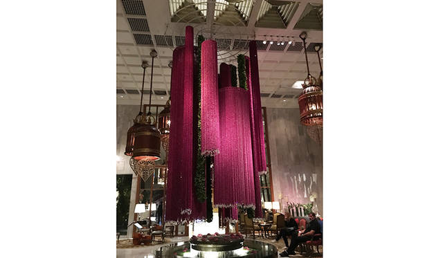 花に溢れた館内