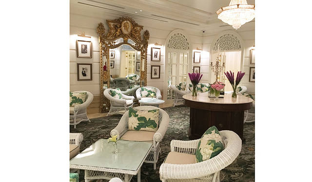 花に溢れた館内