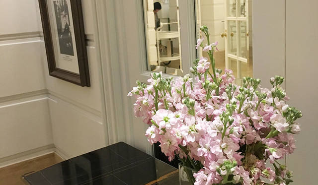 花に溢れた館内