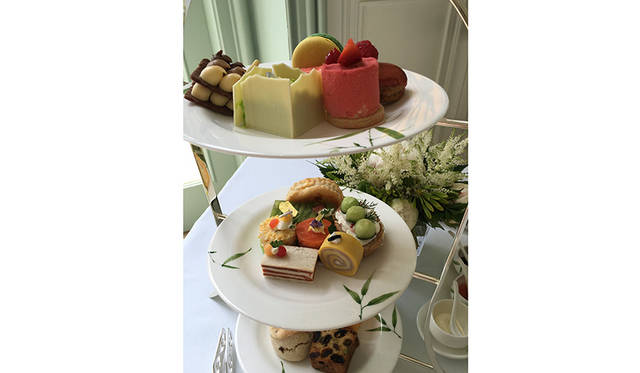 「オーサーズラウンジ」：アフタヌーンティも有名