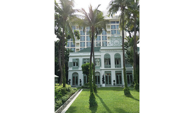 「オーサーズラウンジ」：アフタヌーンティも有名