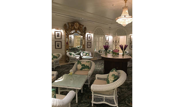 「オーサーズラウンジ」：アフタヌーンティも有名