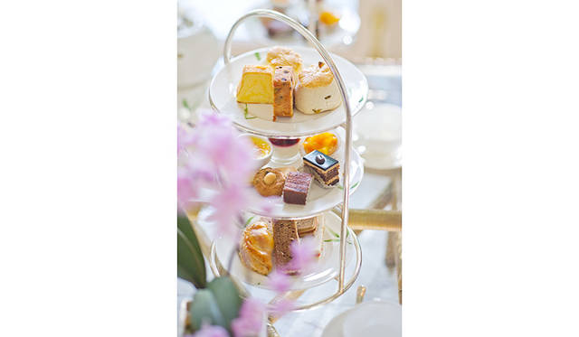 「オーサーズラウンジ」：アフタヌーンティも有名