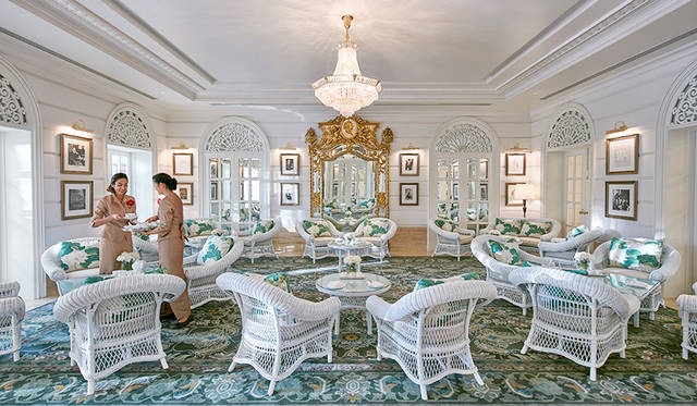 「オーサーズラウンジ」：アフタヌーンティも有名