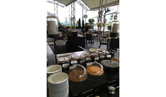 川沿いの優雅な朝食「ザ・リバーサイド　テラス」