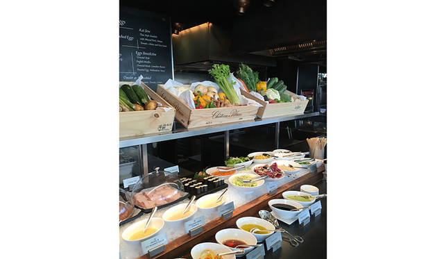 川沿いの優雅な朝食「ザ・リバーサイド　テラス」