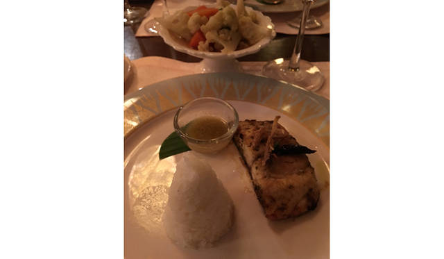 伝統のダンスが見られるタイ料理レストラン「サラ リム ナーム」