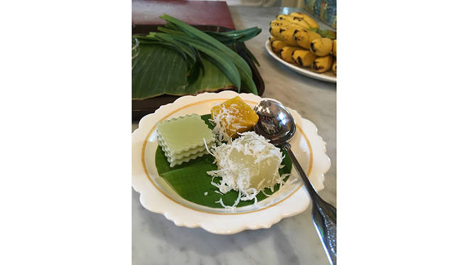 河を挟んで対岸にあるホテル施設では、タイ料理のクラスも