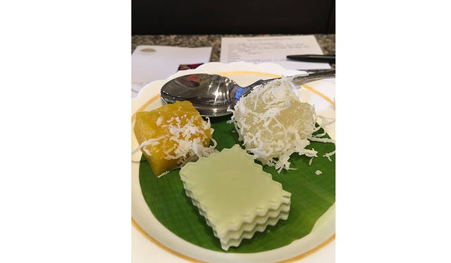 河を挟んで対岸にあるホテル施設では、タイ料理のクラスも