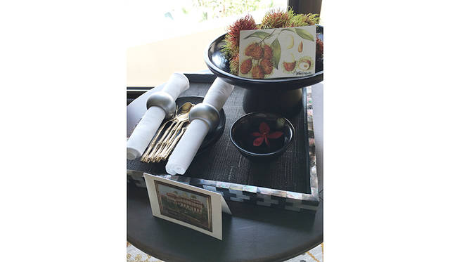 客室には毎日変わるウェルカムフルーツ、チョコレートなどが用意されている