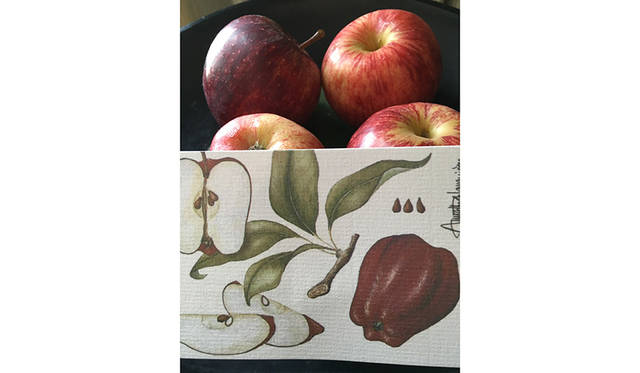 客室には毎日変わるウェルカムフルーツ、チョコレートなどが用意されている