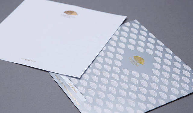 到着日には、ゲストの名前が刻印された便箋も