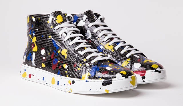 スニーカー 15万5000円（税抜）