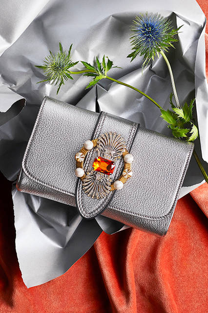 クラッチバッグ<br>17万3000円（税抜／予定価格）