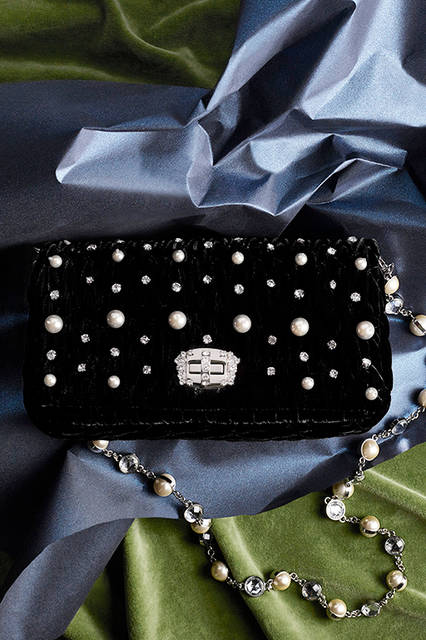 バッグ<br>24万8000円（税抜／予定価格）