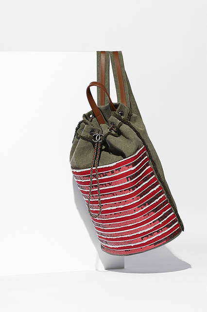 size｜17.5×28×7.5cm <br>価格｜60万4000円（税別）