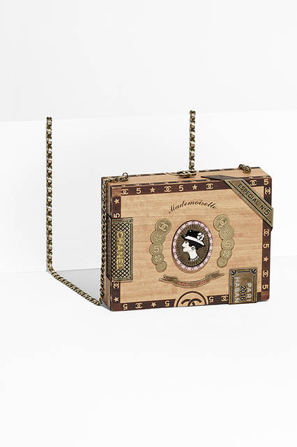 size｜14×18×5cm <br>価格｜157万4000円（税別）