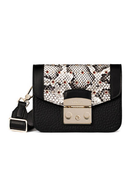 <strong>METROPOLIS</strong><br /> W16.5 x H12 x D8cm <br /> 素材｜パイソンレザー・ソフトレザー<br /> 価格｜5万6000円(税抜) 12月7日発売予定 <br />